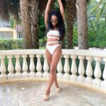 Cheslie Kryst Instagram - This is the only time the whole day that I wore shoes lol. Blessings 😂😂 #workcation #newswimsuit #turksandcaicos