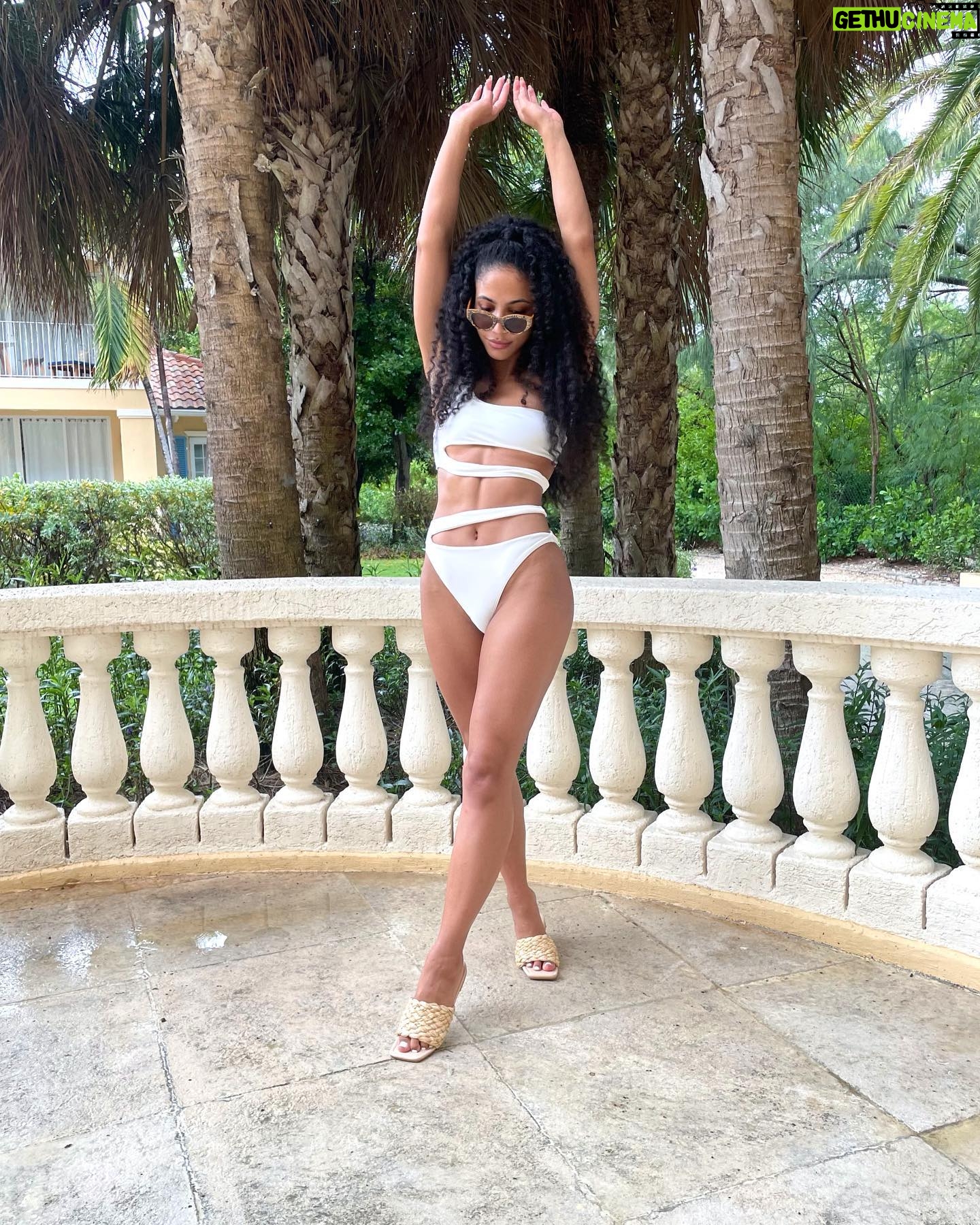 Cheslie Kryst Instagram - This is the only time the whole day that I wore shoes lol. Blessings 😂😂 #workcation #newswimsuit #turksandcaicos