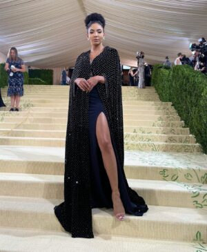 Cheslie Kryst Instagram - All stars, no stripes for last night’s American-themed Met Gala 🇺🇸✨ .
Cape and two-piece: @jovanifashions @felicia.garaystanton 
.
#metgala #metgala2021 #themet #metsteps #cape #eveningdress #jovani #jovanifashions