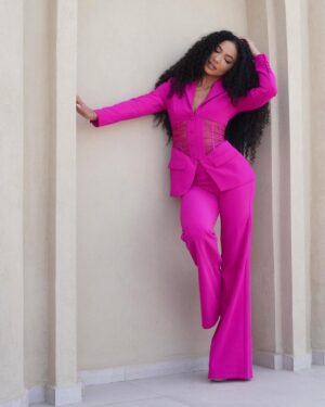 Cheslie Kryst Instagram - First she’s sour😼😼😼, then (swipe) she’s sweet 😬😬😬 .
.
.
.
#jovani #pinksuit #corsettop