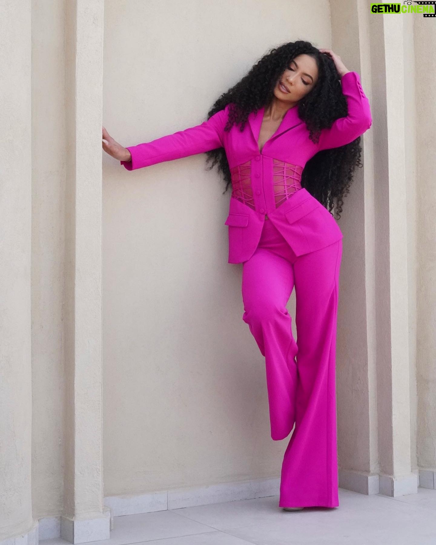 Cheslie Kryst - 28.2K Likes - First she’s sour😼😼😼, then (swipe) she’s sweet 😬😬😬 .
.
.
.
#jovani #pinksuit #corsettop