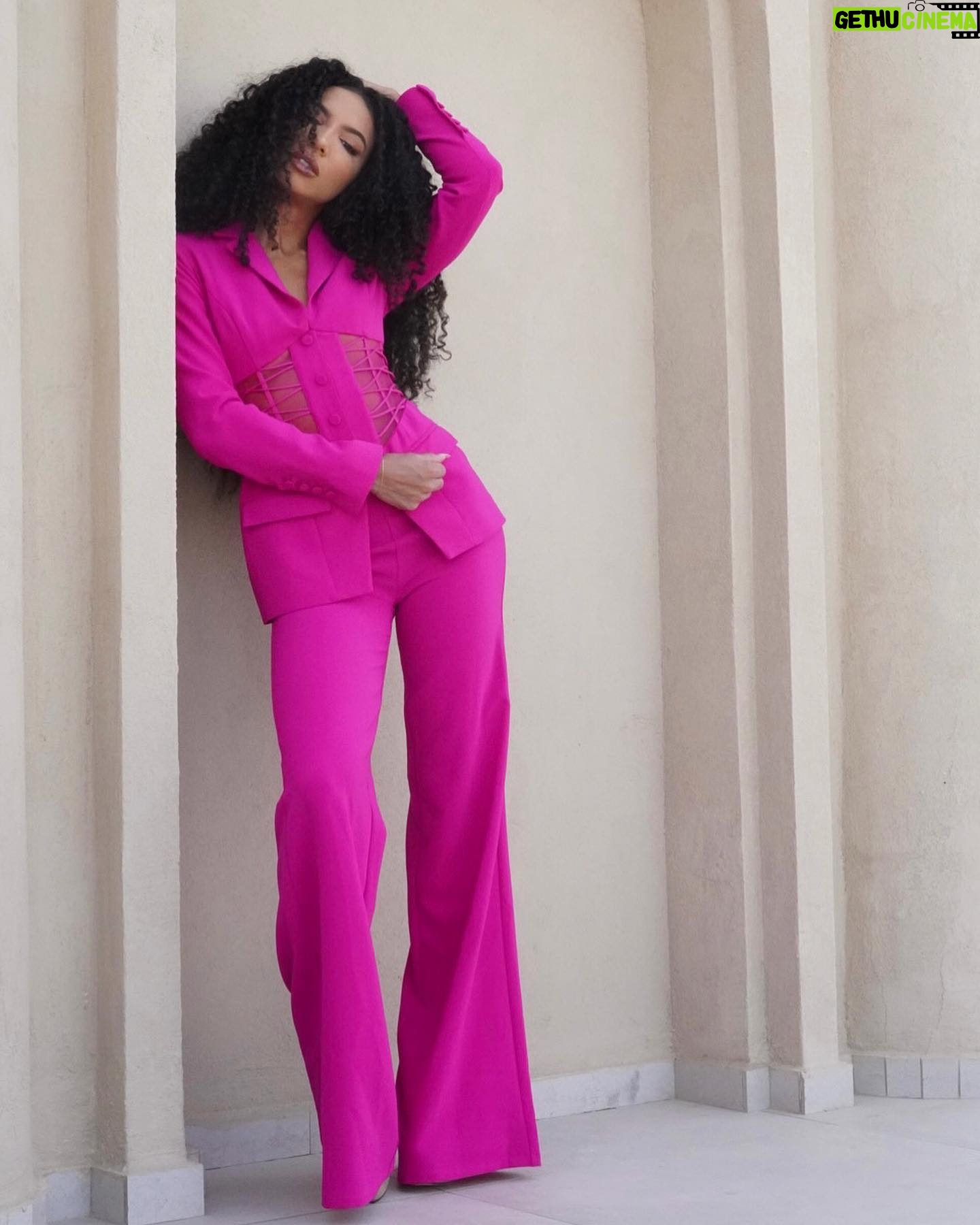 Cheslie Kryst - 28.2K Likes - First she’s sour😼😼😼, then (swipe) she’s sweet 😬😬😬 .
.
.
.
#jovani #pinksuit #corsettop