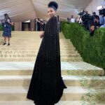 Cheslie Kryst Instagram - All stars, no stripes for last night’s American-themed Met Gala 🇺🇸✨ . Cape and two-piece: @jovanifashions @felicia.garaystanton . #metgala #metgala2021 #themet #metsteps #cape #eveningdress #jovani #jovanifashions