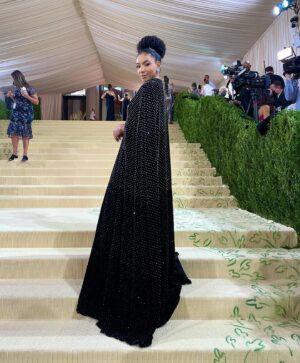 Cheslie Kryst Instagram - All stars, no stripes for last night’s American-themed Met Gala 🇺🇸✨ .
Cape and two-piece: @jovanifashions @felicia.garaystanton 
.
#metgala #metgala2021 #themet #metsteps #cape #eveningdress #jovani #jovanifashions