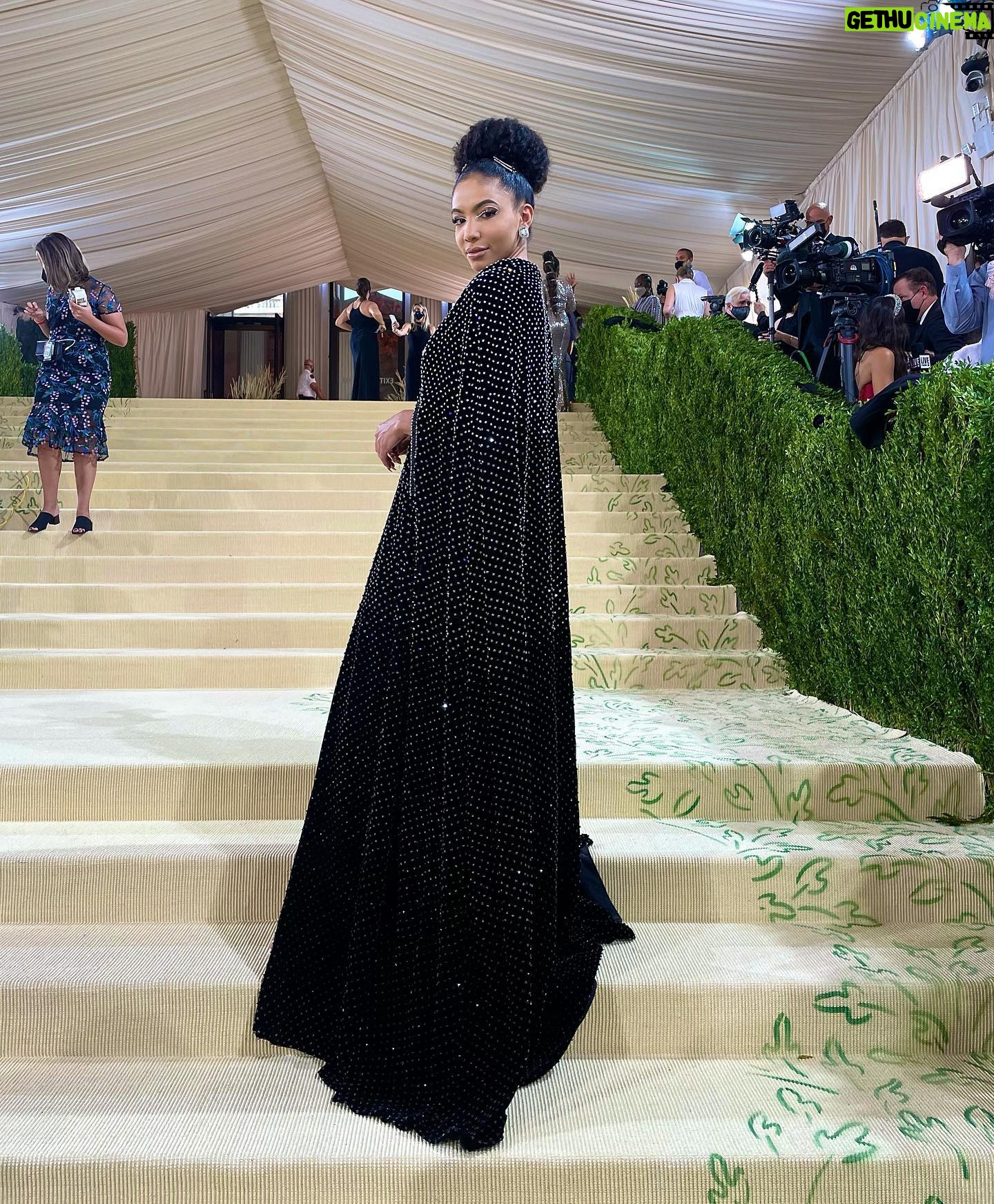 Cheslie Kryst - 12.8K Likes - All stars, no stripes for last night’s American-themed Met Gala 🇺🇸✨ .
Cape and two-piece: @jovanifashions @felicia.garaystanton
.
#metgala #metgala2021 #themet #metsteps #cape #eveningdress #jovani #jovanifashions