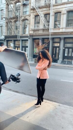 Cheslie Kryst Instagram - Come behind the scenes at my latest @express shoot! Got to work with some dope people and wear some amazing clothes. Walking on cobblestone in heels without breaking an ankle is a lost art 😂😂 but those cute boots helped more than you know. Also, it’s #nationalmentoringmonth !! Have you donated to @bbbsamerica ?? Special s/o to @yukoonthego for this #bts footage lol.
.
.
.
#Express #bbbs #bbbsa #nyc #nycstreetstyle #streetstyle #soho