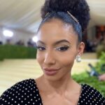 Cheslie Kryst Instagram - Gabrielle Union complimented me on my eye makeup 😭😭😭😭😭 made my night!!! I tried something different for the Met Gala carpet (inspired by a look I saw on @yarashahidi’s page!) since I knew I’d have to wear a mask during our interviews. I did my hair and makeup and got dressed in under an hour and a half after I got home from the studio and I’m so happy with how it turned out! Swipe to see some clips of my interviews with @gabunion @ciara (who was wearing her husband’s super bowl ring!!) @billieeilish and @tarajiphenson!! WARNING🚨: it was pretty loud in there and I was basically screaming through my mask to make sure the celebs could hear me so my voice in the mic is a bit screechy 😂😂😂 sorry not sorry lol