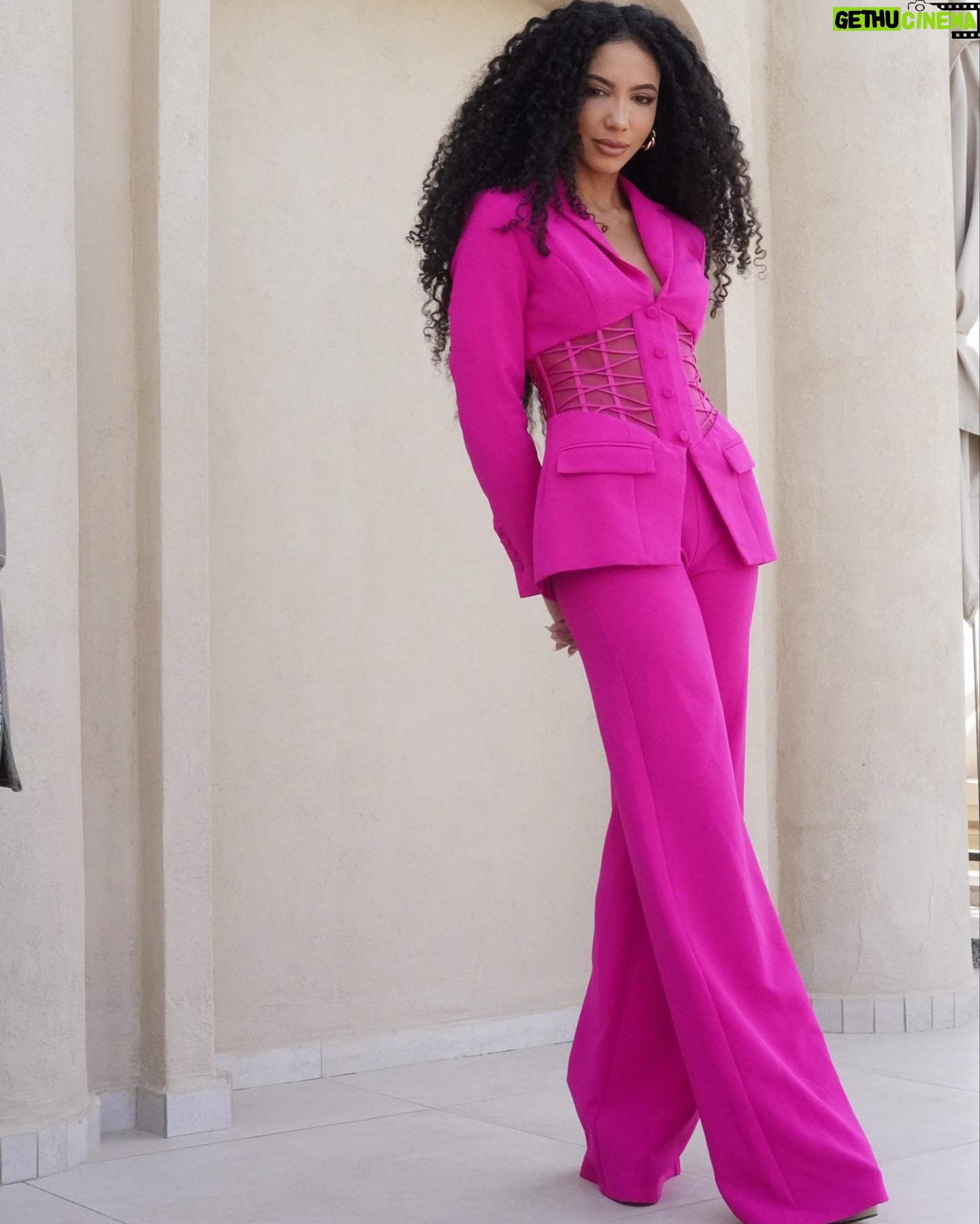 Cheslie Kryst - 28.2K Likes - First she’s sour😼😼😼, then (swipe) she’s sweet 😬😬😬 .
.
.
.
#jovani #pinksuit #corsettop