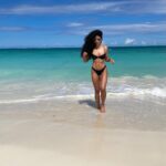 Cheslie Kryst Instagram - Y’all, I brought like 9 swimsuits with me, a bunch of cover-ups, and sunblock. Mind if I spam you with pics for a week? 😂😂😂 . . . . #turksandcaicos #turksandcaicosislands #beachy #beachlife