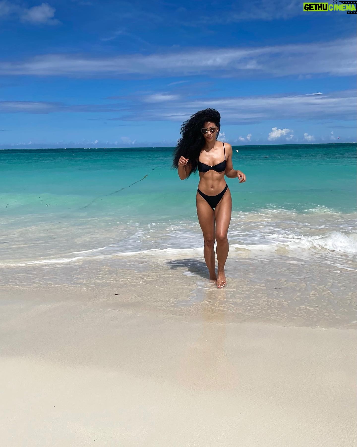 Cheslie Kryst - 14.9K Likes - Y’all, I brought like 9 swimsuits with me, a bunch of cover-ups, and sunblock. Mind if I spam you with pics for a week? 😂😂😂 .
.
.
.
#turksandcaicos #turksandcaicosislands #beachy #beachlife