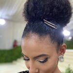 Cheslie Kryst Instagram - Gabrielle Union complimented me on my eye makeup 😭😭😭😭😭 made my night!!! I tried something different for the Met Gala carpet (inspired by a look I saw on @yarashahidi’s page!) since I knew I’d have to wear a mask during our interviews. I did my hair and makeup and got dressed in under an hour and a half after I got home from the studio and I’m so happy with how it turned out! Swipe to see some clips of my interviews with @gabunion @ciara (who was wearing her husband’s super bowl ring!!) @billieeilish and @tarajiphenson!! WARNING🚨: it was pretty loud in there and I was basically screaming through my mask to make sure the celebs could hear me so my voice in the mic is a bit screechy 😂😂😂 sorry not sorry lol