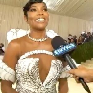 Cheslie Kryst Instagram - Gabrielle Union complimented me on my eye makeup 😭😭😭😭😭 made my night!!! I tried something different for the Met Gala carpet (inspired by a look I saw on @yarashahidi’s page!) since I knew I’d have to wear a mask during our interviews. I did my hair and makeup and got dressed in under an hour and a half after I got home from the studio and I’m so happy with how it turned out! Swipe to see some clips of my interviews with @gabunion @ciara (who was wearing her husband’s super bowl ring!!) @billieeilish and @tarajiphenson!! WARNING🚨: it was pretty loud in there and I was basically screaming through my mask to make sure the celebs could hear me so my voice in the mic is a bit screechy 😂😂😂 sorry not sorry lol