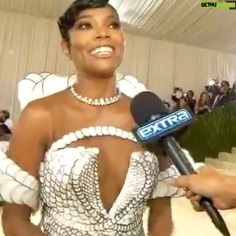 Cheslie Kryst - 12.7K Likes - Gabrielle Union complimented me on my eye makeup 😭😭😭😭😭 made my night!!! I tried something different for the Met Gala carpet (inspired by a look I saw on @yarashahidi’s page!) since I knew I’d have to wear a mask during our interviews. I did my hair and makeup and got dressed in under an hour and a half after I got home from the studio and I’m so happy with how it turned out! Swipe to see some clips of my interviews with @gabunion @ciara (who was wearing her husband’s super bowl ring!!) @billieeilish and @tarajiphenson!! WARNING🚨: it was pretty loud in there and I was basically screaming through my mask to make sure the celebs could hear me so my voice in the mic is a bit screechy 😂😂😂 sorry not sorry lol
