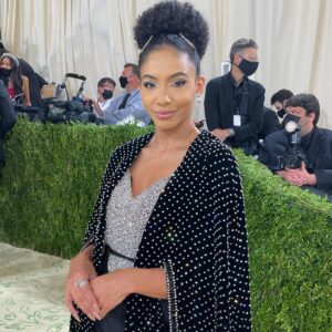 Cheslie Kryst Instagram - Are you all ready for the FLOOD of photos/video I have from the Met Gala last night? Lol got some pics of my full fit, makeup closeups, a couple @badgalriri photobomb moments (and video of what she told me about her outfit), and some other bts. Let me know whose outfits you loved most in the comments!!! Here we go…. .
Outfit: @jovanifashions 
.
.
#metgala #metgala2021 #redcarpet #nyc #bts #met #jovani #jovanifashions