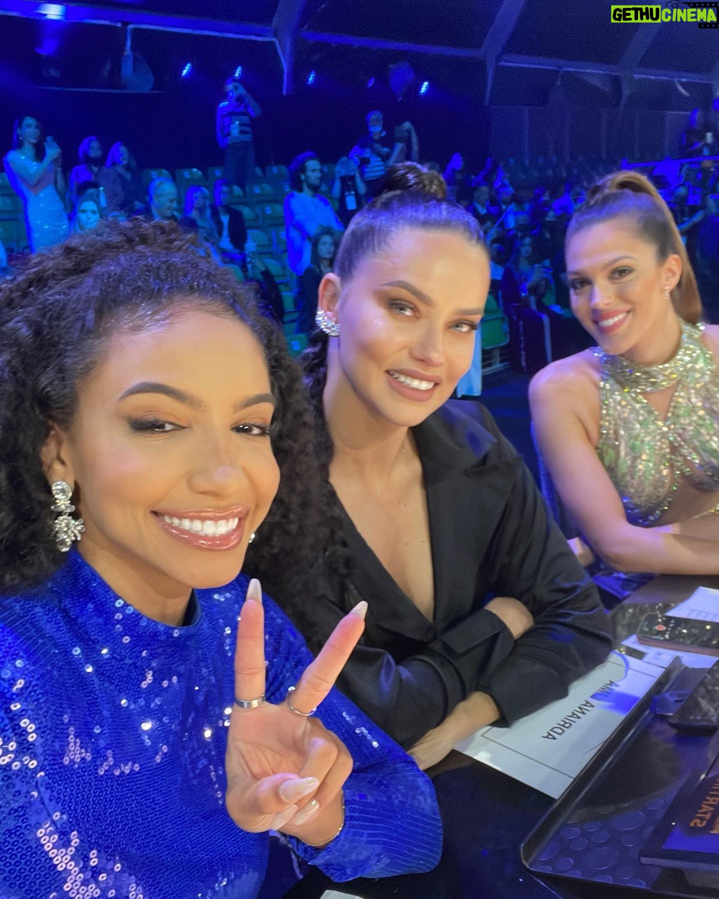Cheslie Kryst - 30.6K Likes - Selecting the next Miss Universe: a photo story lol #WhoWillSheBe ?? Gown: @jovanifashions .
.
.
.
#missuniverse #missuniverse2021 #bluegown #bluedress #missusa2019 #jovani