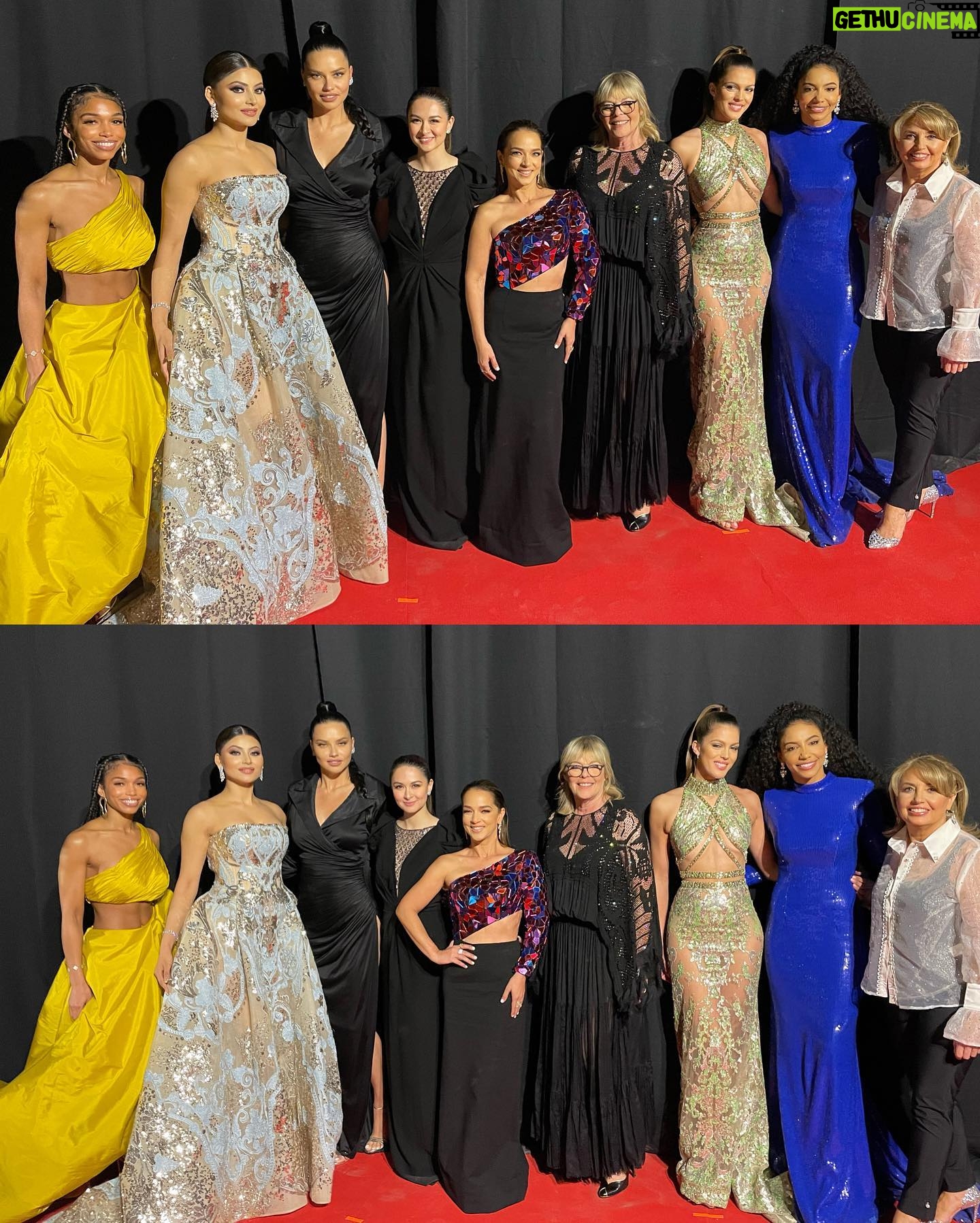 Cheslie Kryst - 30.6K Likes - Selecting the next Miss Universe: a photo story lol #WhoWillSheBe ?? Gown: @jovanifashions .
.
.
.
#missuniverse #missuniverse2021 #bluegown #bluedress #missusa2019 #jovani