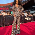 Cheslie Kryst Instagram - It’s not often that I wear patterns or prints but when I do I wear 5,347 of them and add sequins lol! Currently on the red carpet for the @vmas, who are you looking forward to seeing tonight? 👇🏾👇🏾👇🏾 . Suit: @jovanifashions . . #vmas #vmas2021 #redcarpet #redcarpetfashion #streetstyle