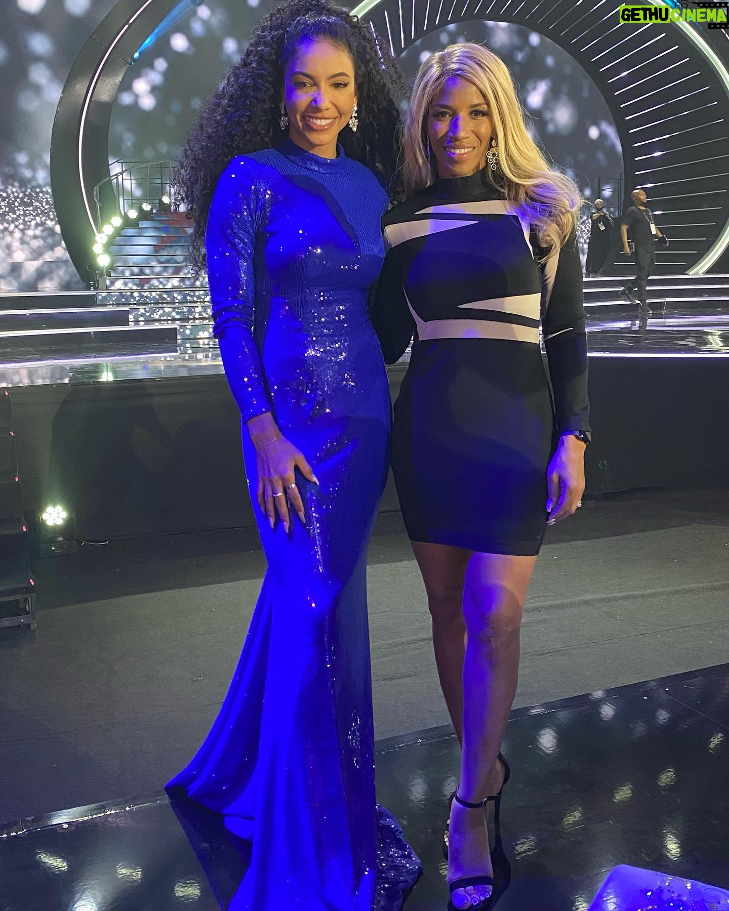 Cheslie Kryst - 30.6K Likes - Selecting the next Miss Universe: a photo story lol #WhoWillSheBe ?? Gown: @jovanifashions .
.
.
.
#missuniverse #missuniverse2021 #bluegown #bluedress #missusa2019 #jovani