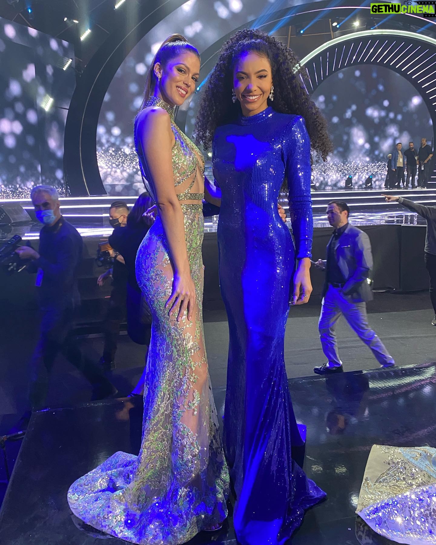 Cheslie Kryst - 30.6K Likes - Selecting the next Miss Universe: a photo story lol #WhoWillSheBe ?? Gown: @jovanifashions .
.
.
.
#missuniverse #missuniverse2021 #bluegown #bluedress #missusa2019 #jovani