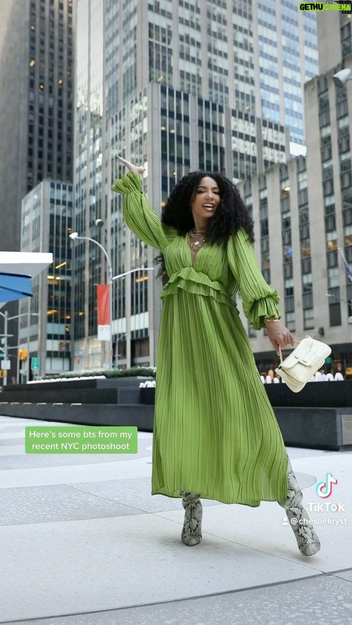 Cheslie Kryst Instagram - Counting down to the weekend like 3… 2… 1… #spin . . . . #nyfw #nyfw2021 #nycstreetstyle #nystreetstyle #fallfashion #greendress #tiktokrepost #needtoknow #snakeprint #snakeboots