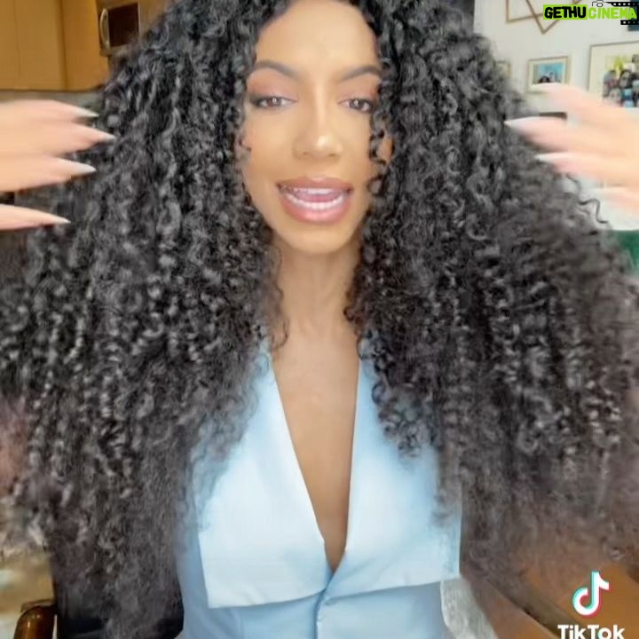 Cheslie Kryst Instagram - Every 3-4 months I trim my own hair. Here’s how! . . . #hairtrim #naturalhairtrim #curlyhaircut #naturalcurls #naturalcurlstutorial #naturalhairtutorial