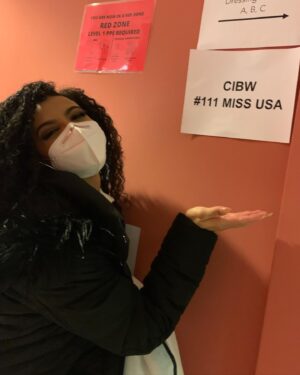 Cheslie Kryst Instagram - Interrupting the regularly scheduled Turks and Caicos posts to bring you some bts pics from the day @niaimanifranklin and I filmed for the new @netflix series, @colininblackandwhite!! It meant a lot to us to be included in such an incisive series that @kaepernick7 and @ava masterminded. I binge watched all six episodes at once!! Nia and I are at the end of episode five, but make sure you check out the whole series. It’s so thoughtfully pieced together that you’re sure to take away a thing or two you didn’t know before. .
.
.
.
#missusa #missamerica #colinkaepernick #colininblackandwhite #netflix #bts #bgm #blackgirlmagic