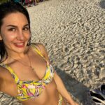 Cheyanne Buys Instagram – Beach baby 🌴✨