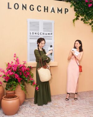 Chiago Liu Instagram - 本週主持Longchamp 在新光三越A 11館的Saint Tropez 快閃店活動，來賓是可愛的陳華和很仙又幽默的柯佳嬿，兩位來賓都是很認真的準備型，每次遇到這樣的來賓都感覺很幸運！

Longchamp 2024春夏的主題是我一直很想要去的南法Saint Tropez，A 11的快閃店非常非常的有南法悠閒浪漫的氛圍🤍很好拍也很好逛！
我還吃到了週末限定的冰淇淋😆（謝謝Phoebe 😘）
最後一張很想要放首圖但被經紀人明文禁止😂明明就很好看啊🤣

謝謝Longchamp ✨✨✨

Outfit all from 
@longchamp 
#LongchampSS24 
#LongchampUniversity 
#LongchampStTropez 

Photo @hsu__huang 
Make up @arialping 
Hair @jeffery627