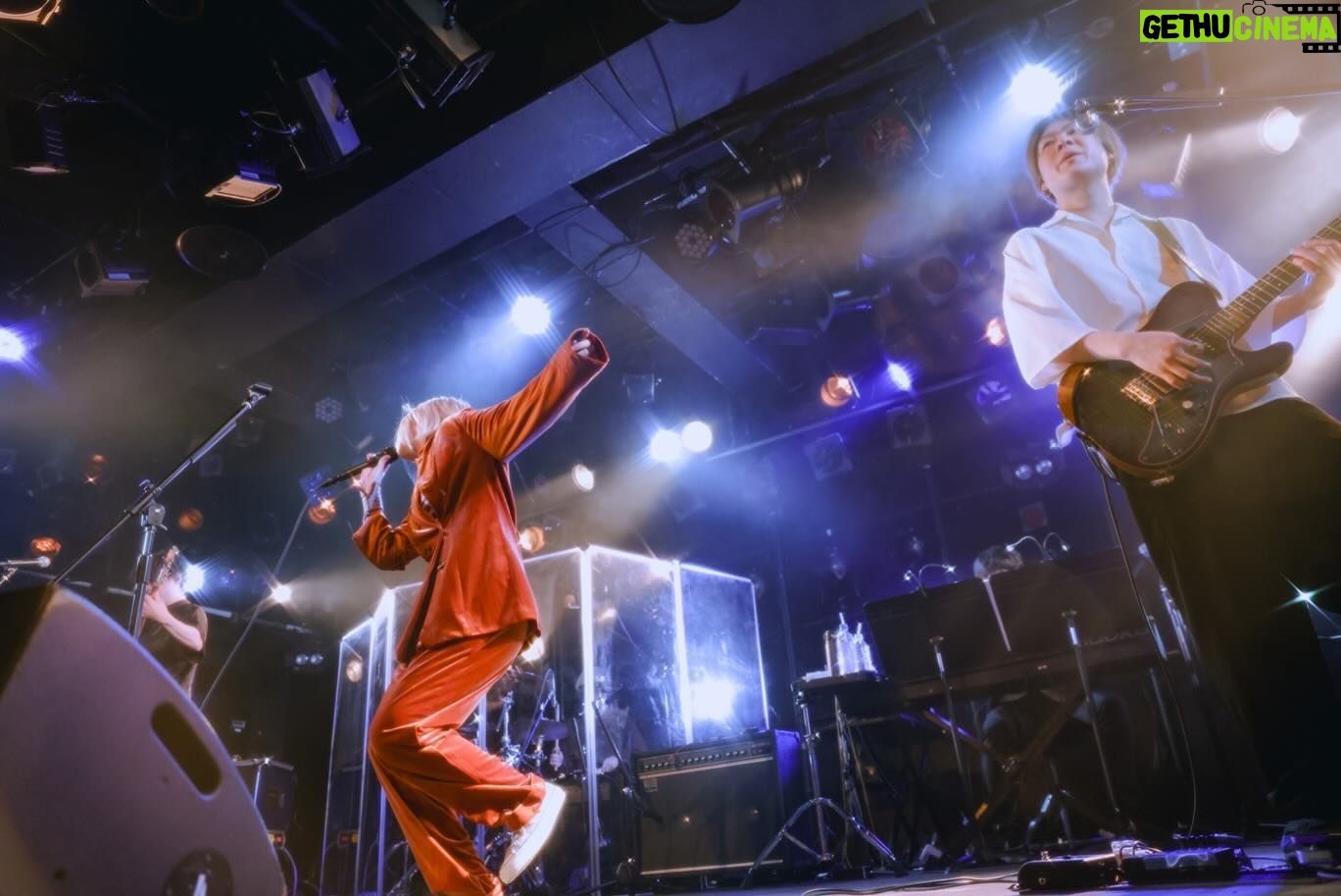 Chiai Fujikawa - 3 Likes - ツアー名古屋、めちゃんこ、ありがとう。
肺テンションで、それはそれは、楽しき、夜、で、し、た。。。。。。。ちんちこちんじゃった。。。。。。
3月23日(土)ツアーファイナル東京は
もっと熱い夜にするために、いまから作戦練っとるよ。
チケットリンクはハイライト「次のライブ」から🎫
そして今年も恐縮ですが
バースデーライブ2024を開催させていただきます💧🫨
5月3日渋谷Spotify O-EASTです。ありがたき。
タイトルは「音楽それは最も甘美な浮かれポンチ」
FC抽選先行受付始まってます、3/3までよ。
📸Photo by @mini12du