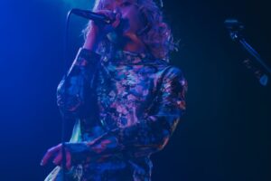 Chiai Fujikawa Instagram - コロナもあって、本当に久しぶりの岡山でのワンマンライブ。
シャイな岡山の皆とのライブはどうなるんじゃろ〜ってちょっと心配もしていたけど、皆、新アルバムはもちろん、旧譜もしっかり聴き込んで来てくれて、でえれー盛り上がりじゃったのー、過去一の盛り上がりじゃったよ、腸腸腸ありがとー。さすが岡山じゃ！
浸透作戦2024もよろしゅ〜🤫（本気）

次は名古屋QUATTRO
2月23日（金･祝）

そしてファイナル東京
新宿BLAZE
3月23日（日）

チケット発売中

📸Photo by @mini12du