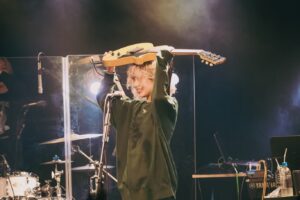 Chiai Fujikawa Instagram - コロナもあって、本当に久しぶりの岡山でのワンマンライブ。
シャイな岡山の皆とのライブはどうなるんじゃろ〜ってちょっと心配もしていたけど、皆、新アルバムはもちろん、旧譜もしっかり聴き込んで来てくれて、でえれー盛り上がりじゃったのー、過去一の盛り上がりじゃったよ、腸腸腸ありがとー。さすが岡山じゃ！
浸透作戦2024もよろしゅ〜🤫（本気）

次は名古屋QUATTRO
2月23日（金･祝）

そしてファイナル東京
新宿BLAZE
3月23日（日）

チケット発売中

📸Photo by @mini12du