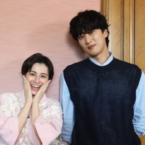 Chiaki Horan Instagram - _
1「キャー🤩🤩🤩🤩あの!アンボヒョン様!!!!!!!!!!!!」
↓
2「どゆこと⁈本当信じられない!」
↓
3「待て待て待て近すぎ近すぎ、冷静に考えてやばすぎ」

の変化。笑

三枚目の写真から、ドッキリロケで終始私が一人発狂する様子を、引かずにずっと微笑ましく見守って下さったボヒョン様のお人柄が伝わりますでしょうか。
ずっと紳士で、ずっとお優しくて、
ずっと笑顔でいらしたボヒョン様。

一生推させていただきます。

ありがとうございました😭🫰💓

#行列のできる相談所の本気がガチすぎた
#ありがとうございます
#感謝しかありません
#ボヒョン様並びにスタッフの皆様鬼スケジュールの中ご協力ありがとうございました
#推しに突然会えた時取り乱すの不可避説