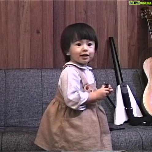 Chiaki Horan Instagram - _ こどもの日🎏 小さい頃の姿は、「あの頃もっととっておけばよかった!」と思っても戻れないし、今手元にあるものより増えることはないので、尊いものだなと噛み締めています🙏 実家に帰って、家族みんなで懐かしい気持ちになりました☺️ 小さい時の音声や動画をたくさん残してくれていた両親に感謝です💕