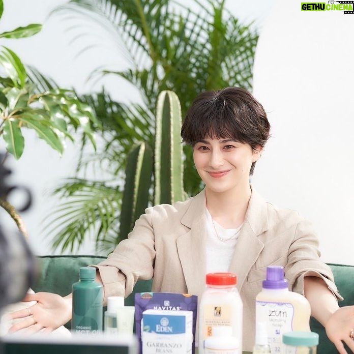 Chiaki Horan Instagram - _ iHerb Japanの公式YouTubeチャンネル「OPEN THE BOX」に出演しました✨ 私が普段からポチポチしているiHerbのお気に入り商品を紹介しているので、ぜひチェックしてミテネ🥰🌿 そして!動画公開を記念してiHerbの商品が22%OFFで購入できるセールが開催中です🙌 クーポンコード【HORAN0426】を入力してショッピング楽しんでね💚 期間:4月26日20:00〜4月29日19:59まで 9000円以上購入で22%OFF(期間中何度でも使用できます✨) 対象:サイト全体 ※一部商品を除く @iherbjapanese #PR #iherb #iherb愛用品