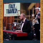 Chiara Galiazzo Instagram - L’Italia si schiera con John Travolta: dopo il successo di We Are The World, ecco a voi We Are The John della #ItalyForTravolta @iogeppicucciari @chiara_galiazzo @lesliesackeyofficial, #CarloImperato e la nostra band @ballosballo @daniele_d.alessandro @davide_angelica01 @tommyruggero #SplendidaCornice #GeppiCucciari #ChiaraGaliazzo #LeslieSackey #JohnTravolta #Sanremo #WeAreTheWorld #WeAreTheJohn #Rai3 #RaiCultura