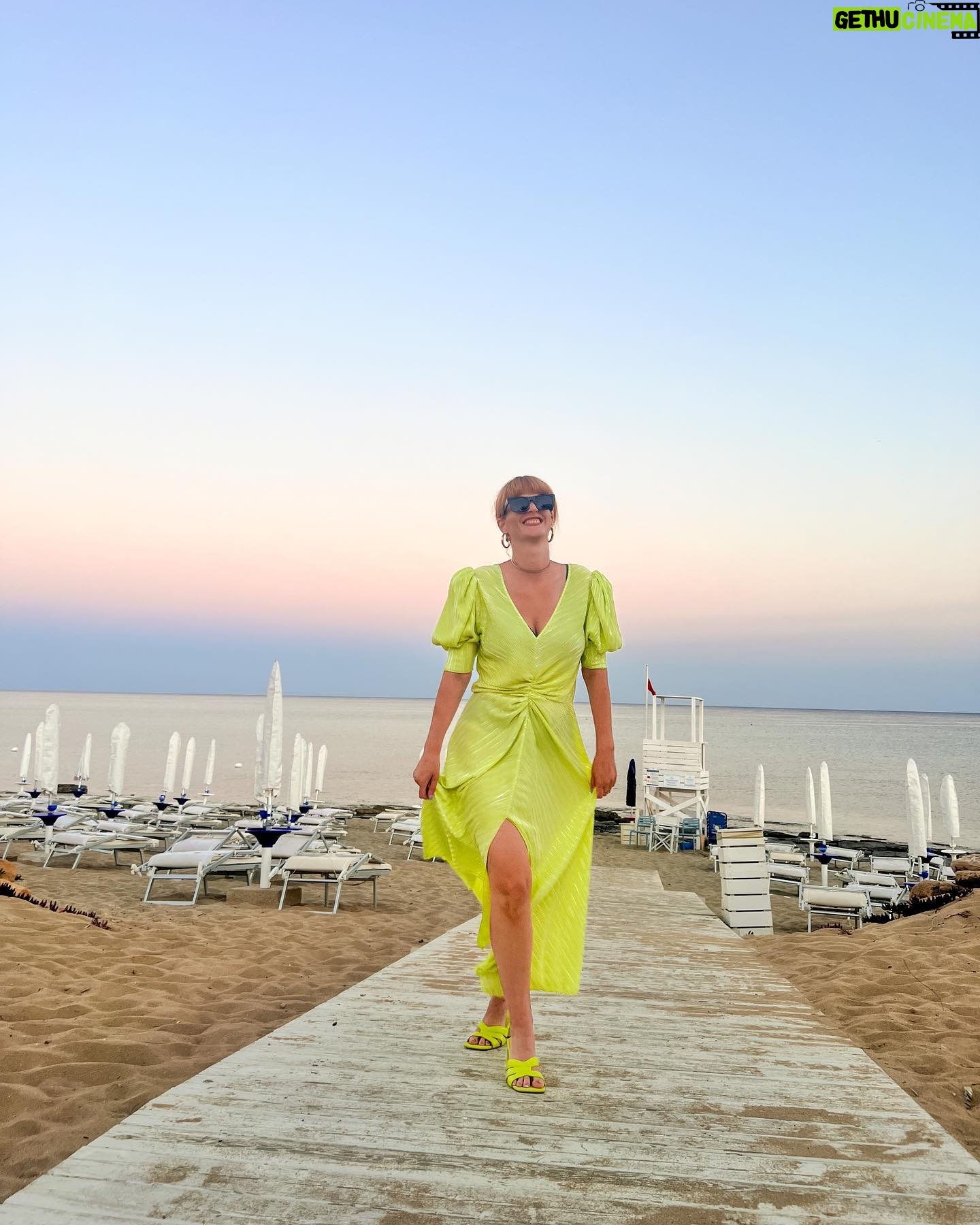 Chiara Galiazzo Instagram - Mi sono sempre sentita una persona fosforescente! 🍋🐠✨