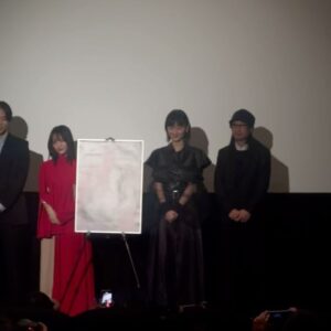 Chie Tsuji Instagram - 映画「シンデレラガール」
初日舞台挨拶ありがとうございました

満員のお客様に見ていただけて
幸せでした

劇中でも黒いお洋服を着ていた
唯らしいお衣装でした

唯は監督の分身という責任ある役を
演じさせていただき光栄でした

東京での上映もう少し続きますので
ぜひ劇場でみていただきたいです^_^

👗
 @shiroma_official 

 💎
@ops_accessory 
@vendomeboutique_official 

 👞
@mamian_co_jp