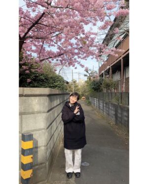 Chie Tsuji Instagram - 免許更新に行きそびれたしばたさんが撮ってくれました^_^
@shibasaaki