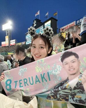 Chihiro Kawakami Instagram - 🐯🏟️

れなたんに誘ってもらって
TORACODAY 現地観戦できました！

久しぶりのライトスタンドで
声出して応援して楽しかった🌼

#満喫できて幸せ
#甲子園グルメ大使 #ご飯もりもり食べました
#今日食べたのは
"岩貞のストロベリーバナナチョコクレープ"
"あっさり！梅ちゃんの100点満天丼"☝🏻
#どちらもおすすめ