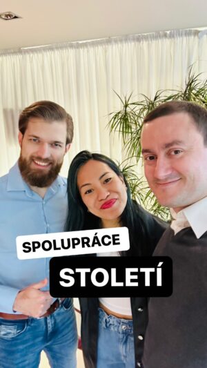 Chila Ta Thuy Instagram - ⁣⁣Spolupráce, o které jsem snila už dlouho. Spolupráce, kterou jste nevěděli, že potřebujete! 😀 VAŘENÍ   VĚDA! 😎
⠀⠀
Vím, že byste to do mě neřekli, ale miluju vědu a vzdělávání se v oblasti stravy a přírody. Jak vždycky říkám: Jsem chytřejší, než vypadám. 😀 Kluky z @institutmodernivyzivy sleduju už pár let a mám obrovský respekt pro to, co dělají. Jednak čerpají z vědeckých zdrojů, které dokážou skvělým způsobem tlumočit nám smrtelníkům, a jednak se mi líbí jejich “nezkorumpovanost.” ⠀⠀
⠀
Nebojácně odhalují podvody a nebojí se otevřeně konfrontovat influencery, kteří bez kompetencí rozdávají rady a copy and paste jídelníčky, které mohou ublížit a často ublíží těm, které si ho koupí v domění, že jeho influencer přece musí vědět, co dělá. Ale mít sixpack opravdu není to samé, co mít zodpovědnost nebo diplom ve výživě. 🌝
⠀
Upřímně, rady a tipy v oblasti výživy dokážou být velmi matoucí, a člověk se v nich jen těžko vyzná. A zároveň kdo má čas číst vědecké publikace, které často taky nejsou zárukou správnosti informací? Naštěstí tu jsou lidé, kteří to mohou udělat a rádi udělají za vás. Kromě receptů, vtípků a mých blbých keců se zde odteď budou objevovat i #nobullshit rady a tipy ve výživě, které vám minimálně pomůžou nikomu nenaletět. 😌 Budeme moc rádi za sdílení. 😌#spolupracesnu #imv #spetkachili #vareni #a #veda #vyziva #institutmodernivyzivy