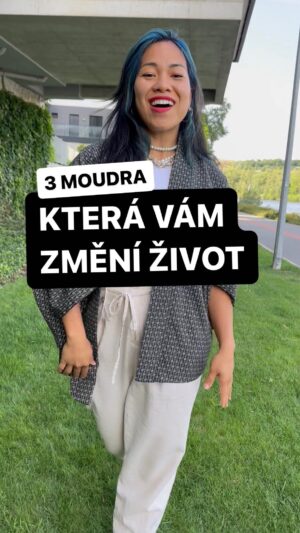 Chila Ta Thuy Instagram - ⁣Tady jsou tři moudra, které vám přináší tato moudrá lifecoachka, feministka, inlufencerka, buddhistka, majitelka 3 večerek a propagátorka sebepéče Nguyễn Thị Thu Vân Nga! 😀 Về spolupráci s její milovanou @dermalogica_czsk , která ji zachránila pleť a kterou se po vrstvách natírá už dva roky. 😌❤ A nyní můžete i vy, navíc s 15% slevou na nákup na jejich oficiálním e-shopu obchod.dermalogica.cz. Stačí při nákupu zadat kód CHILI15. Platný je POUZE DO PŮLNOCI DO 7. 8.⠀
⠀
Tohle je poprvé, co na mem profilu vidíte slevový kód a to jen a pouze kvůli tomu, že @dermalogica_czsk produkty miluju! A nebo si taky nemusíte koupit nic, hlavně o sebe pečujte a buďte si sami sobě nejlepším kamarádem. 😌🤌 ⠀
⠀
Do komentařů mi napište, se kterým moudrem se nejvíc ztotožňujete a které je pro vás naopak nejtěžší aplikovat. ⠀
#lifecoachka #feministka #buddhistka #influencerka #majitelka3vecerek #dermalogicacz #placenaspoluprace