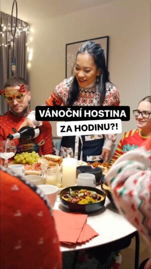 Chila Ta Thuy Instagram - Fiktivní vánoční horor 😀a Tesco Finest v hlavní roli. Přeju vám, aby se vám tenhle scénář nikdy nestal a pokud máte paměť jako já, tak vám přeju hodně štěstí 😂… a plnou lednici věciček jako jsou delikatesy od Tesco Finest, které vás podrží, když už ne vaše paměť. 😀 Do komentářů mi napište pro kolik lidí budete letos chystat vánoční hostinu a jestli si vás zaslouží. 😅 Děkuji svému milovanému komparzu @kundosaki_ @weis_tattoo a sestrám z @prague_harpies 

#tesco
#tescofinest
#spetkachili
#vanocnipohoda