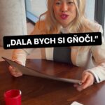 Chila Ta Thuy Instagram - Kdyby číšníci v italské restauraci byli upřímní. 😀🤌 Kdy jste naposledy slyšeli nebo řekli nějakou takovouhle komolenimu? 😀 Děkuji @losteria.cz a jejich skvělému personálu za možnost zde během provozu natáčet takovéhle vopičárny. Doufám, že mě tam ještě někdy pustí po této eskapádě. 😀😀 #spetkachili #gňoči #chňochy #gňogy #gnocchi #ňoky