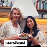 Chila Ta Thuy Instagram – S @vintagekitchen.cz vám přinášíme lék na vánoční chaos: staročeskou valašskou ščedračku s moderním twistem. Uvařte si jí taky, nebo alespoň sledujte @vintagekitchen.cz, která je odbornicí na staročeské recepty. A kouzelnou bytostí k tomu. ❤️ #spetkachili #vintagekitchen #valasska #scedracka