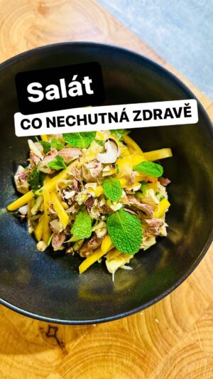 Chila Ta Thuy Instagram - Dressing, díky kterému vaše saláty přestanou chutnat jako utrpení. 😌 Rýžové nudle jsem použila ty slabé bún, které koupíte běžně v supermarketu v asijský sekci nebo u svého Vietnamce. 😎 #spetkachili #dressing #salat #veggie #recepty