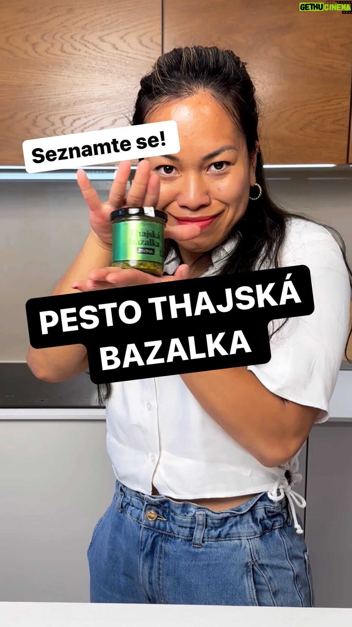 Chila Ta Thuy Instagram - Alert: tohle je reklama! #pesto #thajskabazalka #zivina P. S. Pokud jste zkusili, budeme s @zivina.cz moc rádi za feedback nebo za jiné kreativní tipy využití! 😎