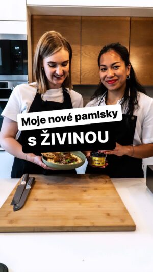 Chila Ta Thuy Instagram - Byl to porod, ale výsledek fakt stojí za to! Ochutnejte a dejte nám vědět! 😊 Tímto taky moc děkuju @zivina.cz za to, že moje sny proměnila v realitu a za to, že vytváří tak krásný produkty, který famózně chutnají a ještě jsou k tomu zdravý. Nejvíc si ale vážím toho, že zde pracují tak skvělí lidé, kteří mi neuvěřitelně přirostli k srdci. ❤️ Čím starší jsem, tím důležitější je pro mě pracovat s lidmi, se kterými si rozumím. Hledala jsem vás dlouho, ale nakonec vás našla! 😌 Link na naše pamlsky najdete v biu. 🙏 Díky friends, za to, že mě podporujete v mojí tvorbě a v tom, abych byla minimálně každej půlrok lepším člověkem. 🌝 #zivina #pamlsky