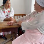 Chila Ta Thuy Instagram - Už je to nejakej ten pátek, co jsem se potila v kuchyni MasterChef, kde tenhle kolotoč s vařením začal. Bylo moc hezký si po letech vyměnit roli s porotci a mít příležitost jim taky udělat trochu peklíčko. 😀 Láskyplně samozřejmě. 🌝 Byla to bžunda, i když to bylo náročný jak prase, ale především to byla taková hezká nostalgie. Kdo by to tehdá řek, že se jednou fakt budu živit vařením a debilníma kecama! 🫠🫠🫠 A navíc mě opravdu učarovalo samotné půvabné Slovácko, kde se stále ctí tradice, zvyky a řemeslná poctivost. I díky lidem jako je paní Káčerová, mojí hrdince. ❤️ Viděli jste tenhle díl? Dejte mi feedback, třeba se překonám a podívám se na to. 😀😀😀 @tvnovaofficial @premekforejt @jan_puncochar_chef #soubojnataliri #slovacko