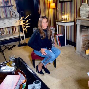 Chimène Badi Instagram - Promo repartie !! Je vous ferai partager tout ça évidemment !! @evelynethomas.officiel merci pour ce moment !! 🥰@nonstoppeopleofficiel  @freemantporter @villeneuvesurlot merci pour cette superbe tenue !! 😘 photo : @frederic_carmeille