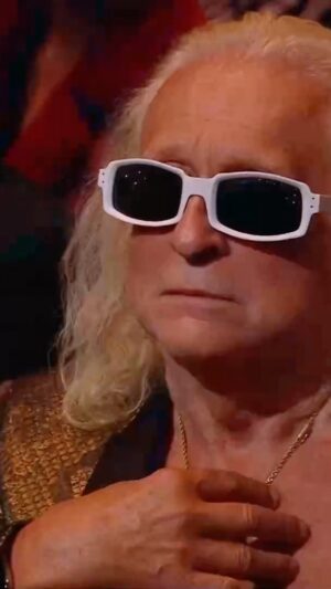 Chimène Badi Instagram - Quel honneur d’interpréter cette chanson sublime pour le légendaire @michelpolnareff … Un souvenir précieux que je n’oublierai jamais. Merci Michel ! 💫

Et merci @france2 @dmls_tv @lydia.atoui @annemarcassus @parlophonefr @antoine_gouiffesyan